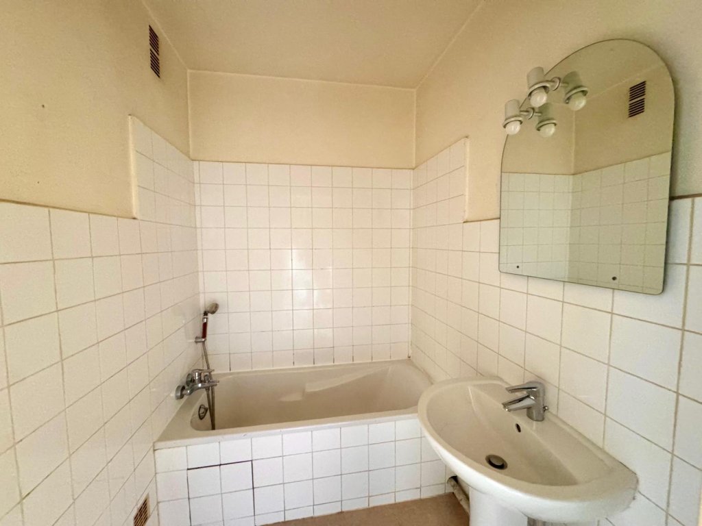 APPARTEMENT T4 A LOUER - ST ETIENNE - 96 m2 - 795 &euro; charges comprises par mois