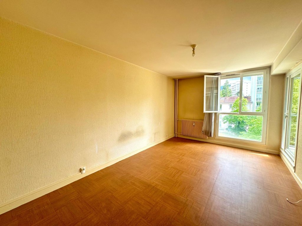 APPARTEMENT T4 A LOUER - ST ETIENNE - 96 m2 - 795 &euro; charges comprises par mois