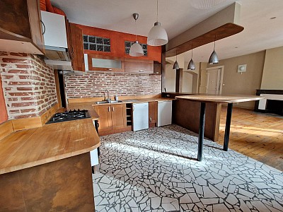 APPARTEMENT T4 A LOUER - ST ETIENNE - 112.53 m2 - 890 &euro; charges comprises par mois