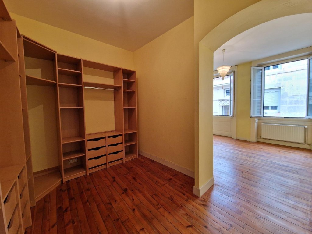 APPARTEMENT T4 A LOUER - ST ETIENNE - 112.53 m2 - 890 &euro; charges comprises par mois