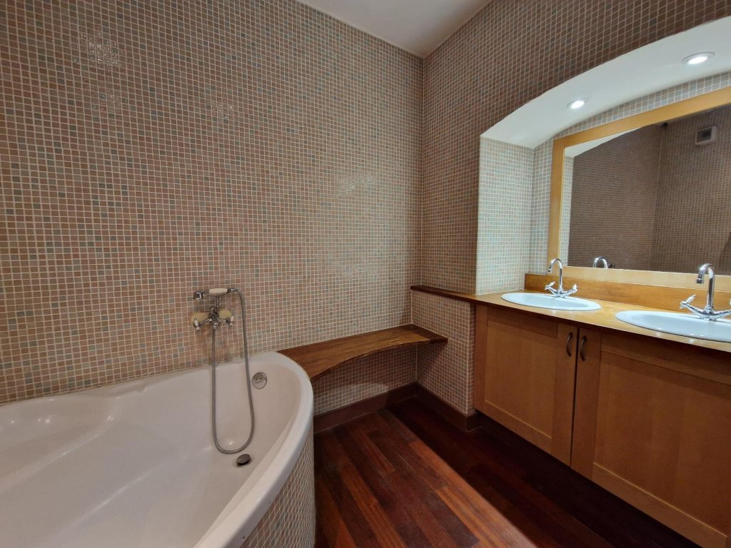 APPARTEMENT T4 A LOUER - ST ETIENNE - 112.53 m2 - 890 &euro; charges comprises par mois