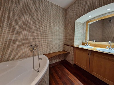 APPARTEMENT T4 A LOUER - ST ETIENNE - 112.53 m2 - 890 &euro; charges comprises par mois