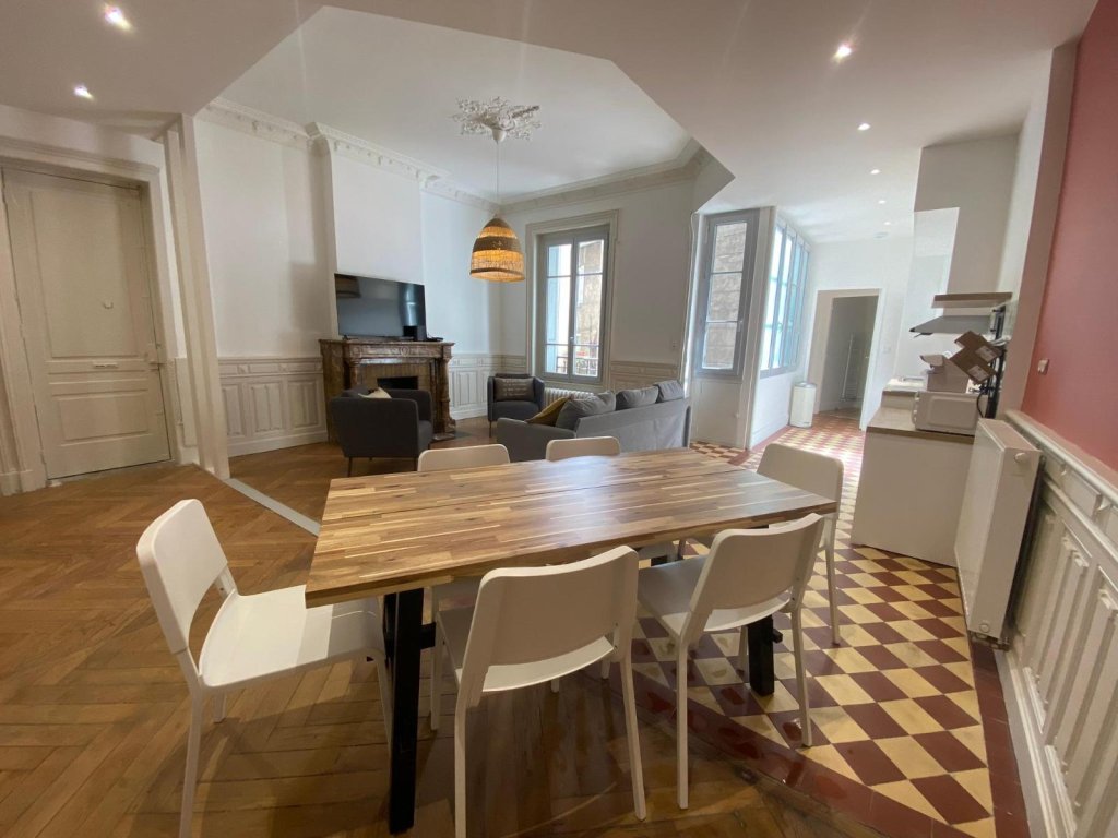 APPARTEMENT T4 A LOUER - ST ETIENNE - 107.89 m2 - 990 &euro; charges comprises par mois