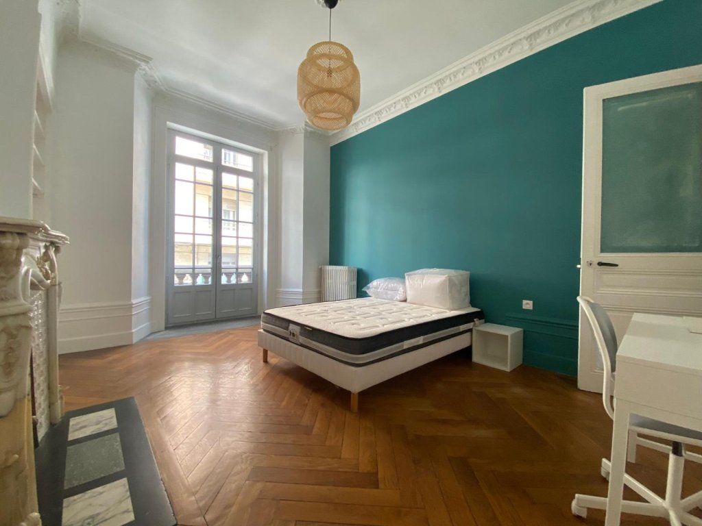 APPARTEMENT T4 A LOUER - ST ETIENNE - 107.89 m2 - 990 &euro; charges comprises par mois
