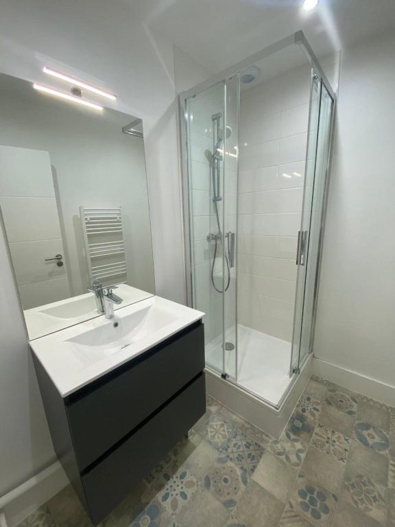 APPARTEMENT T4 A LOUER - ST ETIENNE - 107.89 m2 - 990 &euro; charges comprises par mois