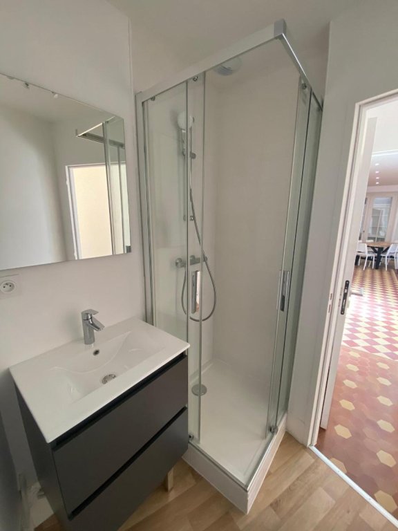 APPARTEMENT T4 A LOUER - ST ETIENNE - 107.89 m2 - 990 &euro; charges comprises par mois