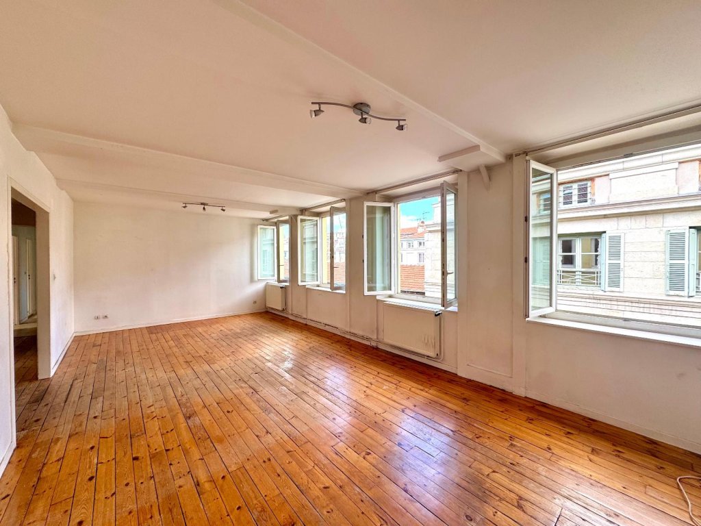 APPARTEMENT T4 A LOUER - ST ETIENNE - 126 m2 - 830 &euro; charges comprises par mois