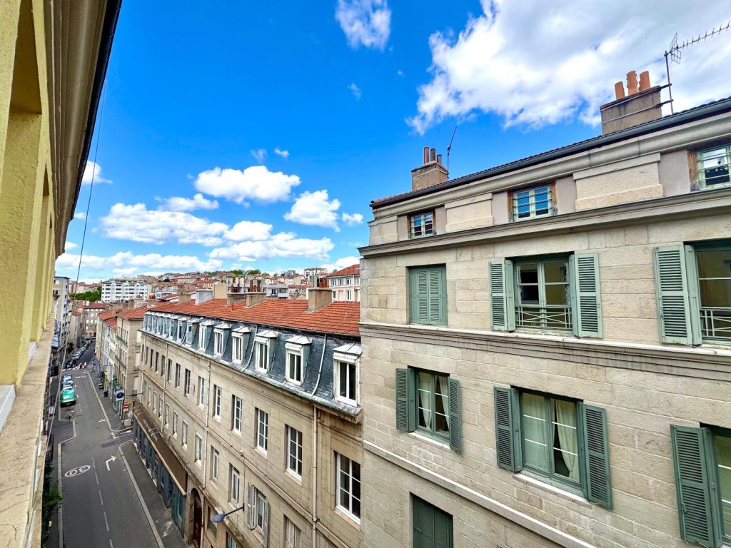 APPARTEMENT T4 A LOUER - ST ETIENNE - 126 m2 - 830 &euro; charges comprises par mois
