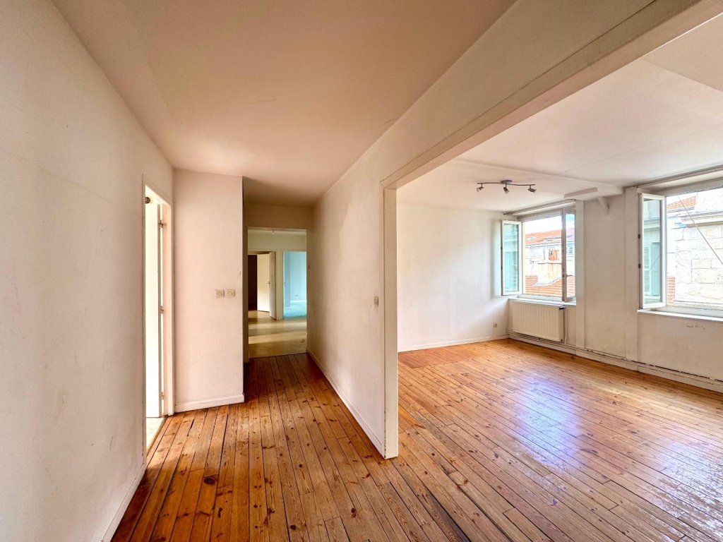 APPARTEMENT T4 A LOUER - ST ETIENNE - 126 m2 - 830 &euro; charges comprises par mois