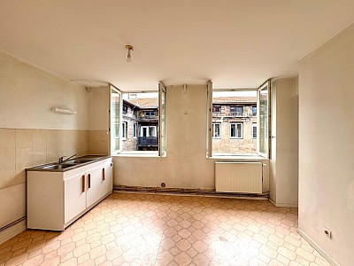 APPARTEMENT T4 A LOUER - ST ETIENNE - 126 m2 - 830 &euro; charges comprises par mois