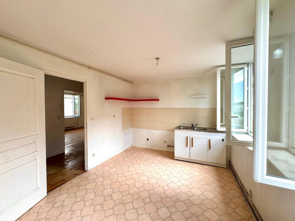 APPARTEMENT T4 A LOUER - ST ETIENNE - 126 m2 - 830 &euro; charges comprises par mois