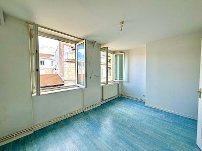 APPARTEMENT T4 A LOUER - ST ETIENNE - 126 m2 - 830 &euro; charges comprises par mois
