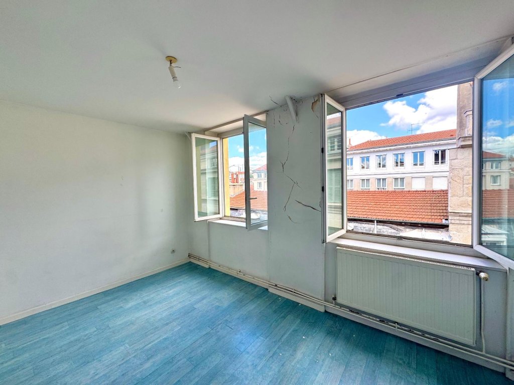 APPARTEMENT T4 A LOUER - ST ETIENNE - 126 m2 - 830 &euro; charges comprises par mois