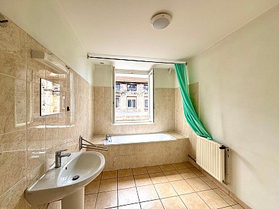 APPARTEMENT T4 A LOUER - ST ETIENNE - 126 m2 - 830 &euro; charges comprises par mois