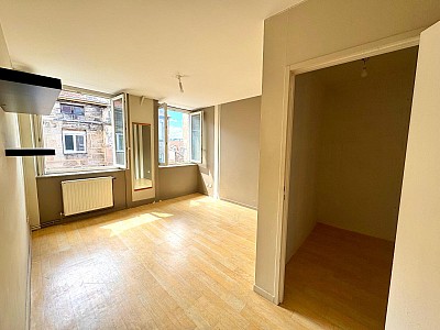 APPARTEMENT T4 A LOUER - ST ETIENNE - 126 m2 - 830 &euro; charges comprises par mois