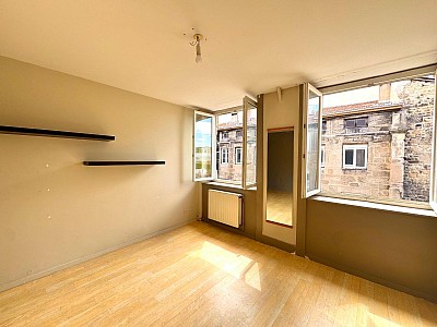 APPARTEMENT T4 A LOUER - ST ETIENNE - 126 m2 - 830 &euro; charges comprises par mois