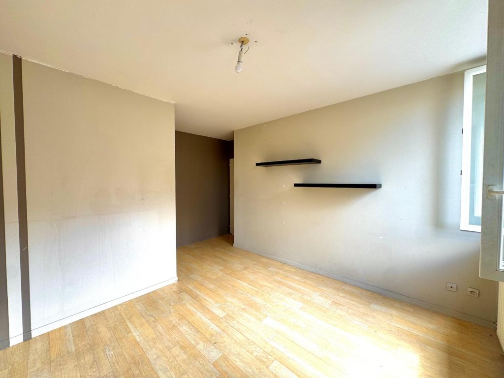APPARTEMENT T4 A LOUER - ST ETIENNE - 126 m2 - 830 &euro; charges comprises par mois