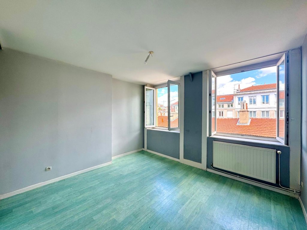 APPARTEMENT T4 A LOUER - ST ETIENNE - 126 m2 - 830 &euro; charges comprises par mois