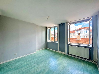 APPARTEMENT T4 A LOUER - ST ETIENNE - 126 m2 - 830 &euro; charges comprises par mois