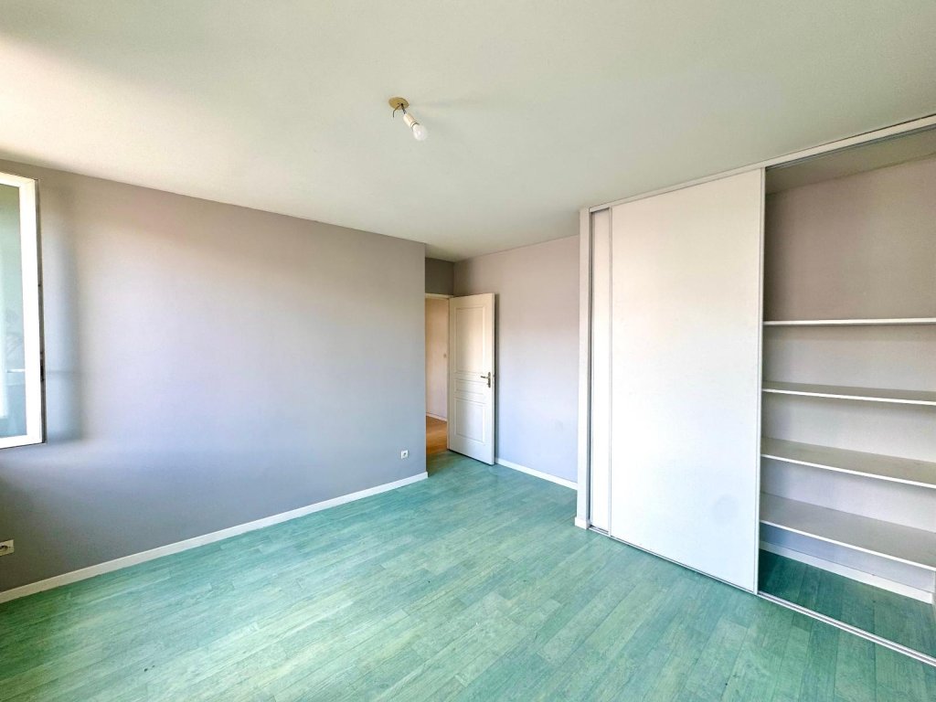 APPARTEMENT T4 A LOUER - ST ETIENNE - 126 m2 - 830 &euro; charges comprises par mois