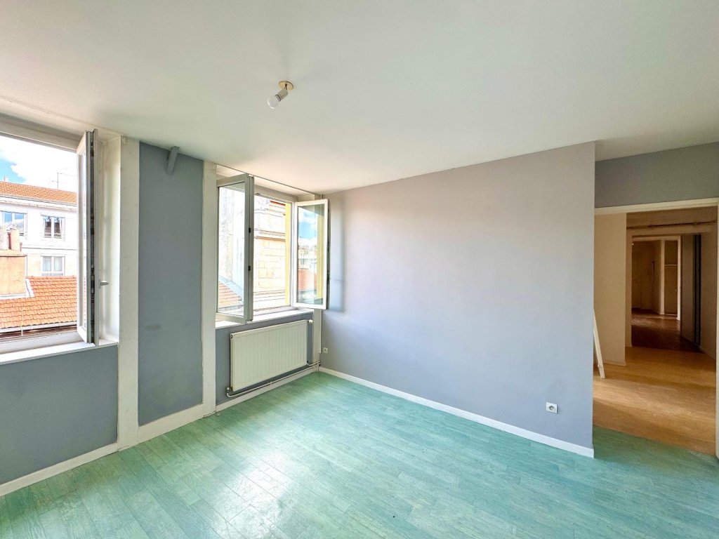 APPARTEMENT T4 A LOUER - ST ETIENNE - 126 m2 - 830 &euro; charges comprises par mois