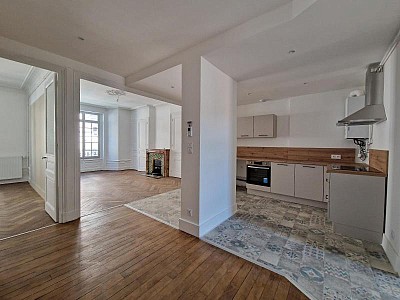 APPARTEMENT T4 A LOUER - ST ETIENNE - 84.57 m2 - 925 &euro; charges comprises par mois