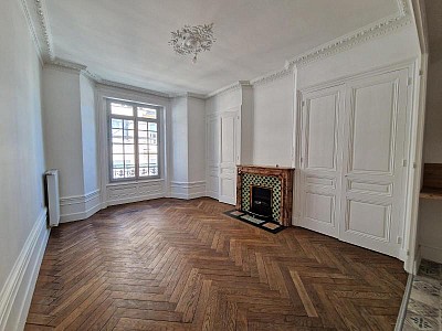 APPARTEMENT T4 A LOUER - ST ETIENNE - 84.57 m2 - 925 &euro; charges comprises par mois