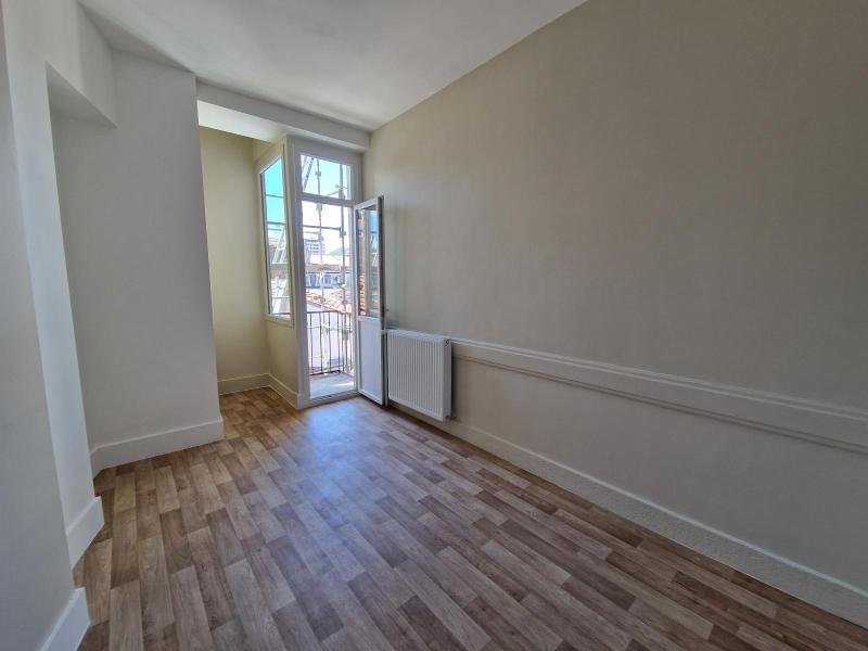 APPARTEMENT T4 A LOUER - ST ETIENNE - 84.57 m2 - 925 &euro; charges comprises par mois