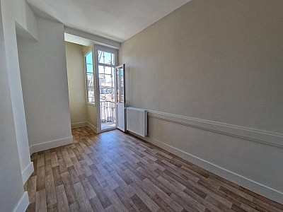 APPARTEMENT T4 A LOUER - ST ETIENNE - 84.57 m2 - 925 &euro; charges comprises par mois