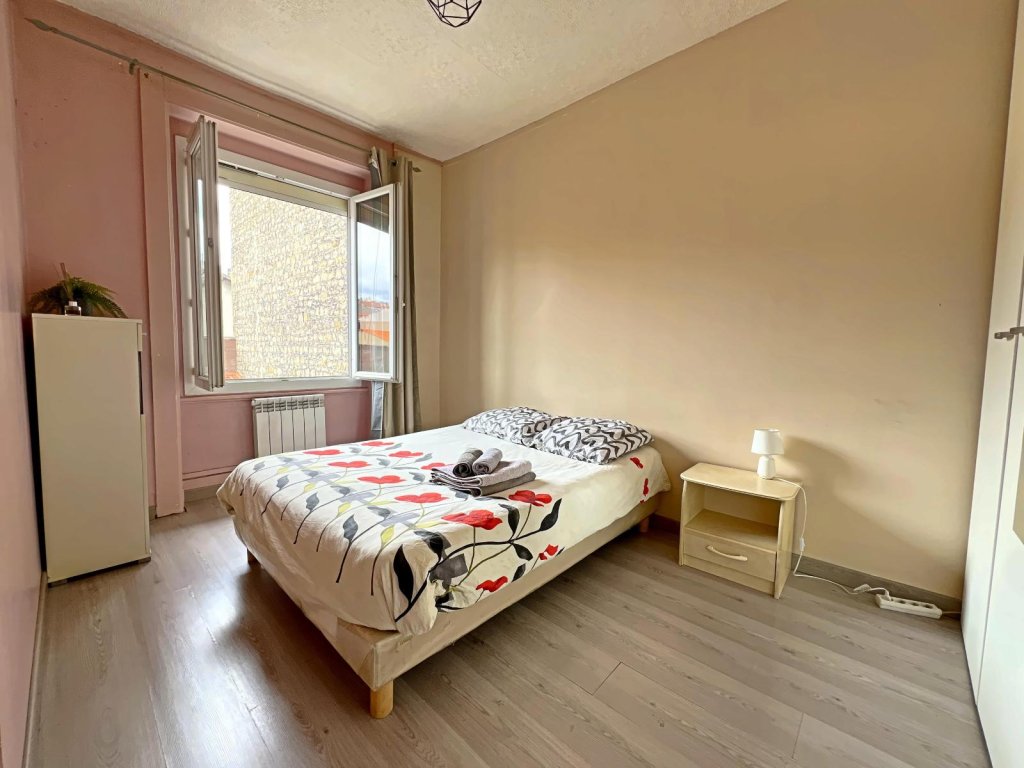 APPARTEMENT T4 A VENDRE - ST ETIENNE - 96 m2 - 95 000 &euro;