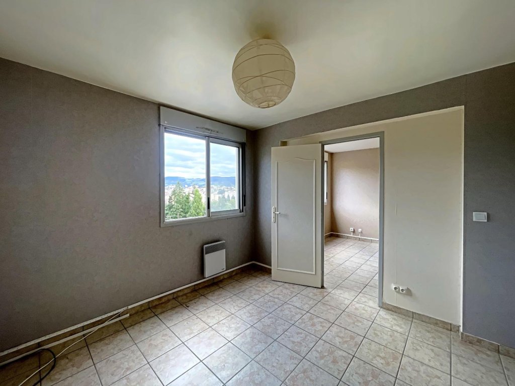 APPARTEMENT T4 A VENDRE - ST ETIENNE - 73.84 m2 - 72 500 &euro;