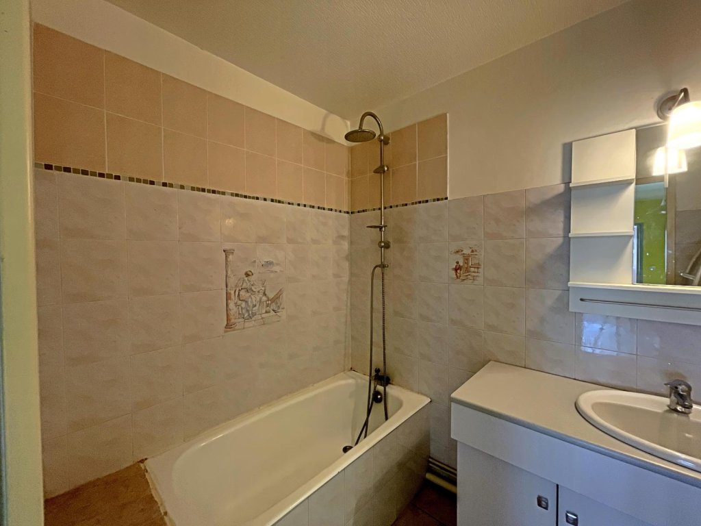 APPARTEMENT T4 A VENDRE - ST ETIENNE - 73.84 m2 - 72 500 &euro;