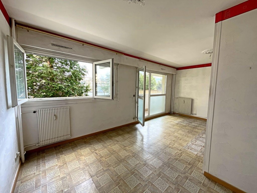 APPARTEMENT T4 A VENDRE - ST ETIENNE - 76 m2 - 69 500 &euro;