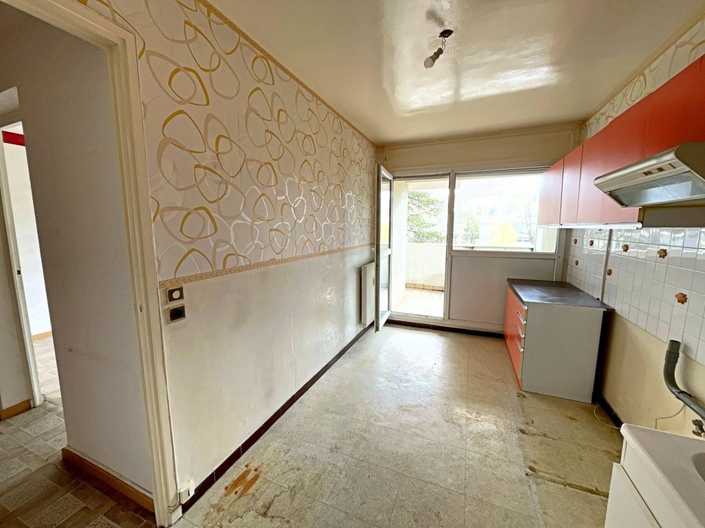 APPARTEMENT T4 A VENDRE - ST ETIENNE - 76 m2 - 69 500 &euro;