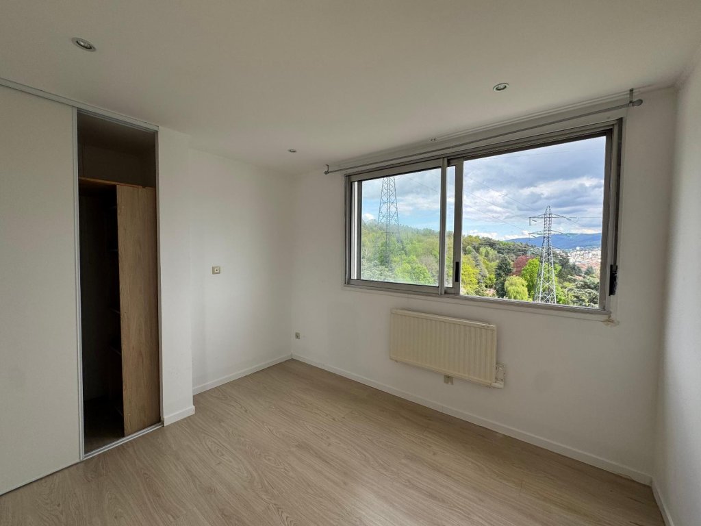 APPARTEMENT T4 A VENDRE - ST ETIENNE - 62.49 m2 - 72 000 &euro;