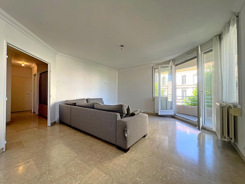 APPARTEMENT T4 A VENDRE - ST ETIENNE - 82 m2 - 109 000 &euro;