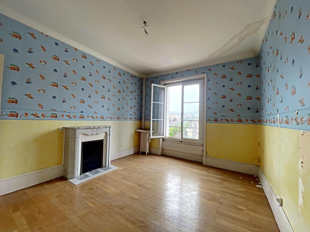 APPARTEMENT T4 A VENDRE - ST ETIENNE Centre Ville - 78.8 m2 - 69 000 &euro;