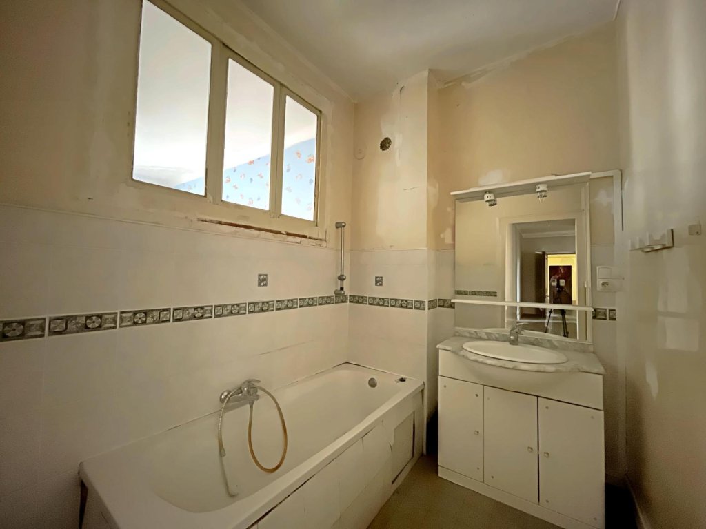 APPARTEMENT T4 A VENDRE - ST ETIENNE Centre Ville - 78.8 m2 - 69 000 &euro;
