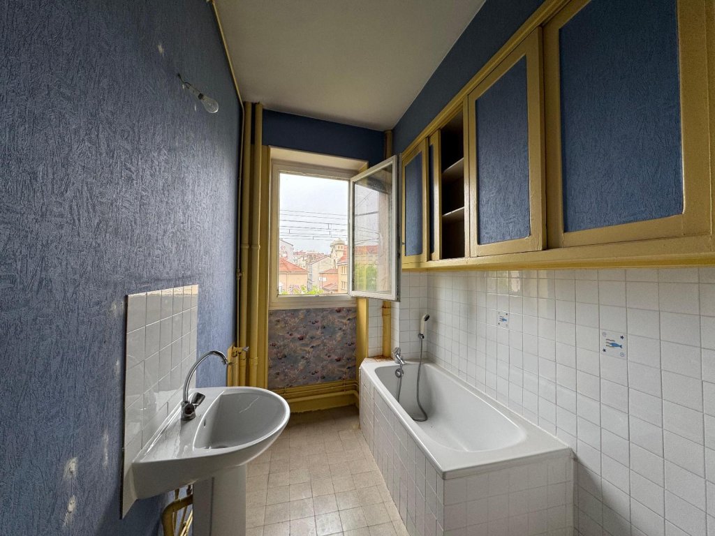 APPARTEMENT T4 A VENDRE - ST ETIENNE Centre Ville - 80.54 m2 - 75 000 &euro;