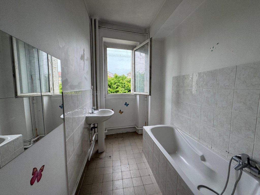 APPARTEMENT T4 A VENDRE - ST ETIENNE Centre Ville - 74.66 m2 - 75 000 &euro;