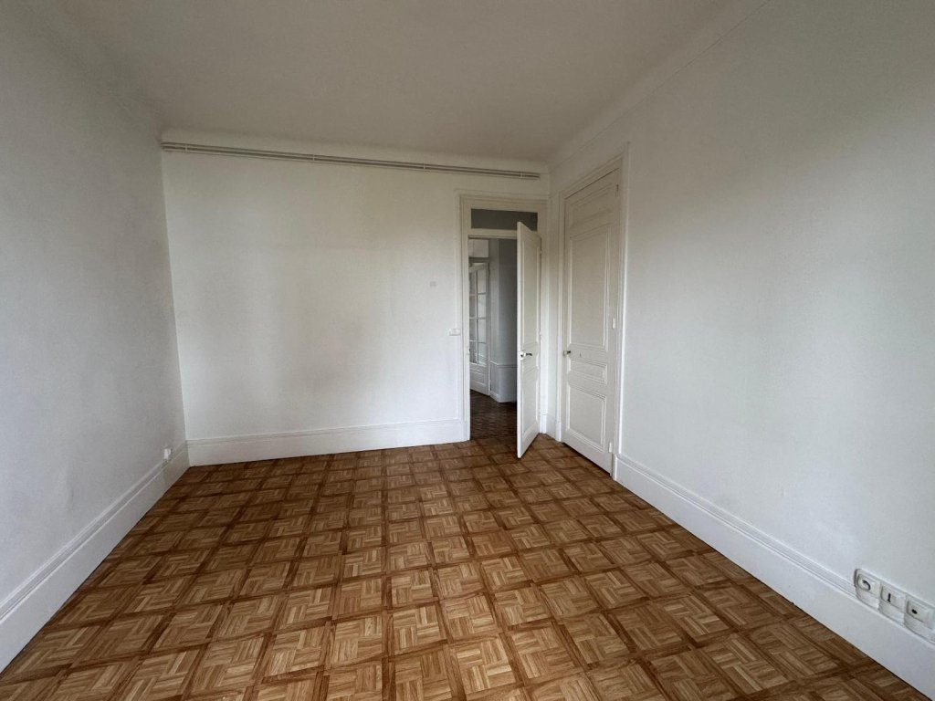 APPARTEMENT T4 A VENDRE - ST ETIENNE Centre Ville - 74.66 m2 - 75 000 &euro;