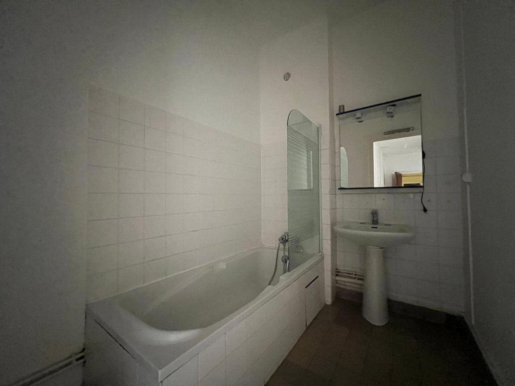 APPARTEMENT T4 A VENDRE - ST ETIENNE - 78 m2 - 75 000 &euro;