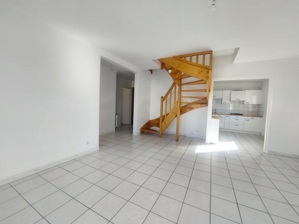 APPARTEMENT T5 A LOUER - LA TALAUDIERE - 96.9 m2 - 945 &euro; charges comprises par mois