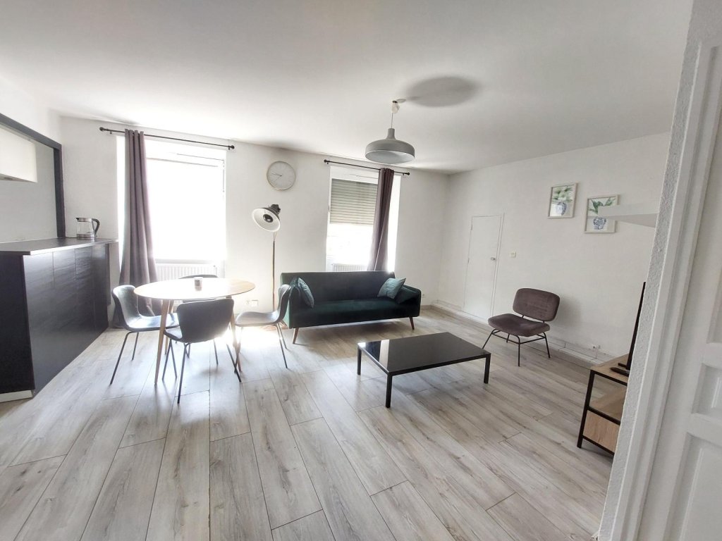APPARTEMENT T5 A LOUER - ST ETIENNE - 84.81 m2 - 800 &euro; charges comprises par mois