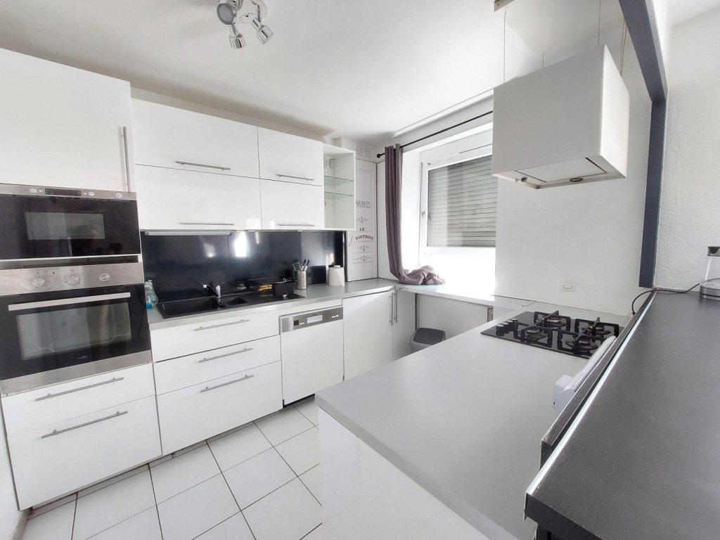 APPARTEMENT T5 A LOUER - ST ETIENNE - 84.81 m2 - 800 &euro; charges comprises par mois