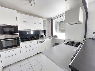 APPARTEMENT T5 A LOUER - ST ETIENNE - 84.81 m2 - 800 &euro; charges comprises par mois