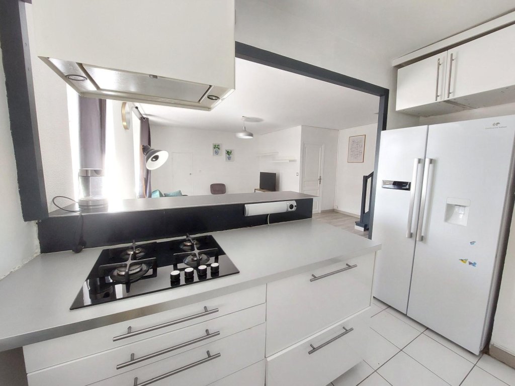 APPARTEMENT T5 A LOUER - ST ETIENNE - 84.81 m2 - 800 &euro; charges comprises par mois