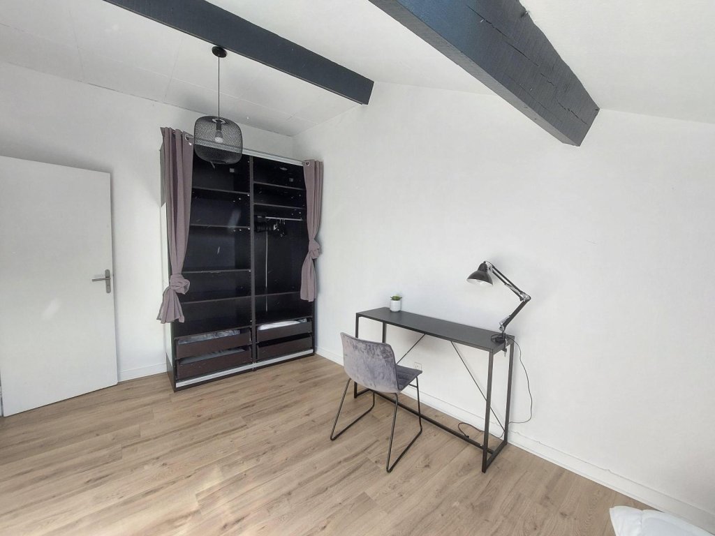 APPARTEMENT T5 A LOUER - ST ETIENNE - 84.81 m2 - 800 &euro; charges comprises par mois