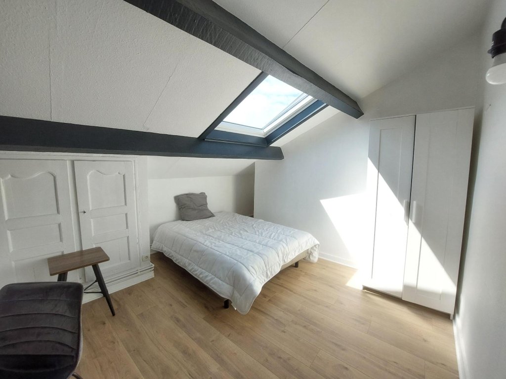 APPARTEMENT T5 A LOUER - ST ETIENNE - 84.81 m2 - 800 &euro; charges comprises par mois