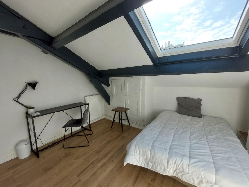 APPARTEMENT T5 A LOUER - ST ETIENNE - 84.81 m2 - 800 &euro; charges comprises par mois